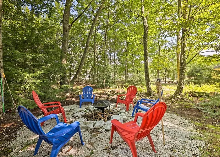 Pocono Summit Getaway With Game Room Walk To Lake!