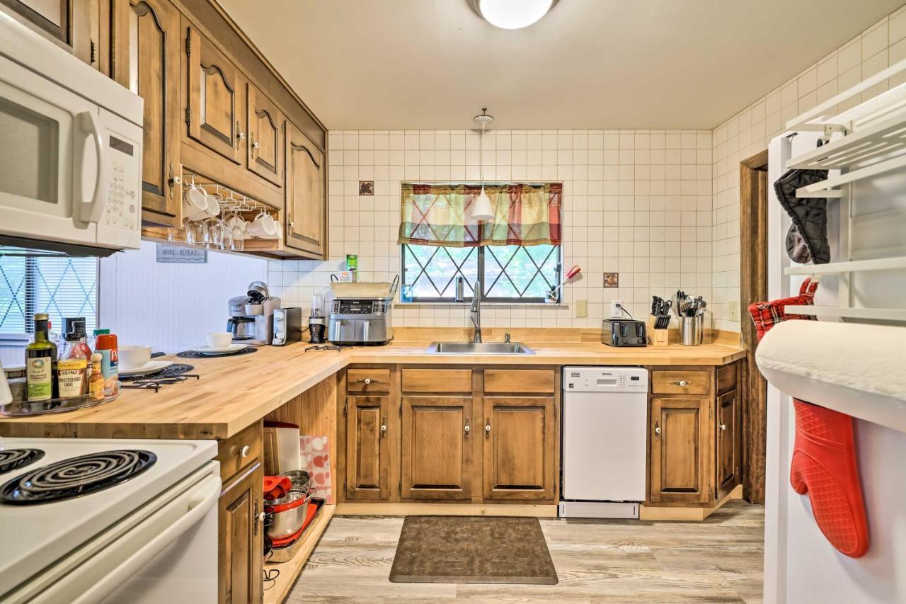 Getaway With Game Walk To Lake! Ferienhaus Pocono Summit